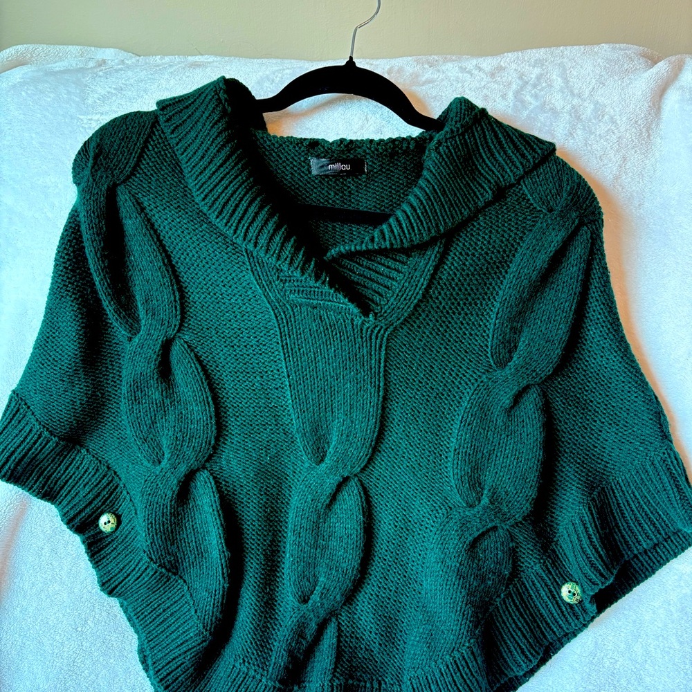 Millau green poncho with hoodie